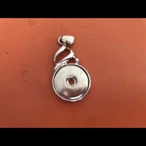 Sugar snap necklace charm